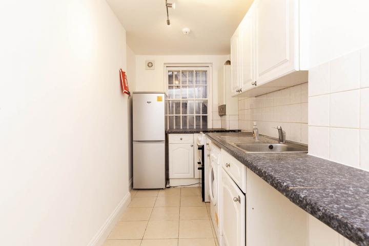 Newly painted two double bedroom flat with study near Regents Park and to tube! Cosway Street, Marylebone